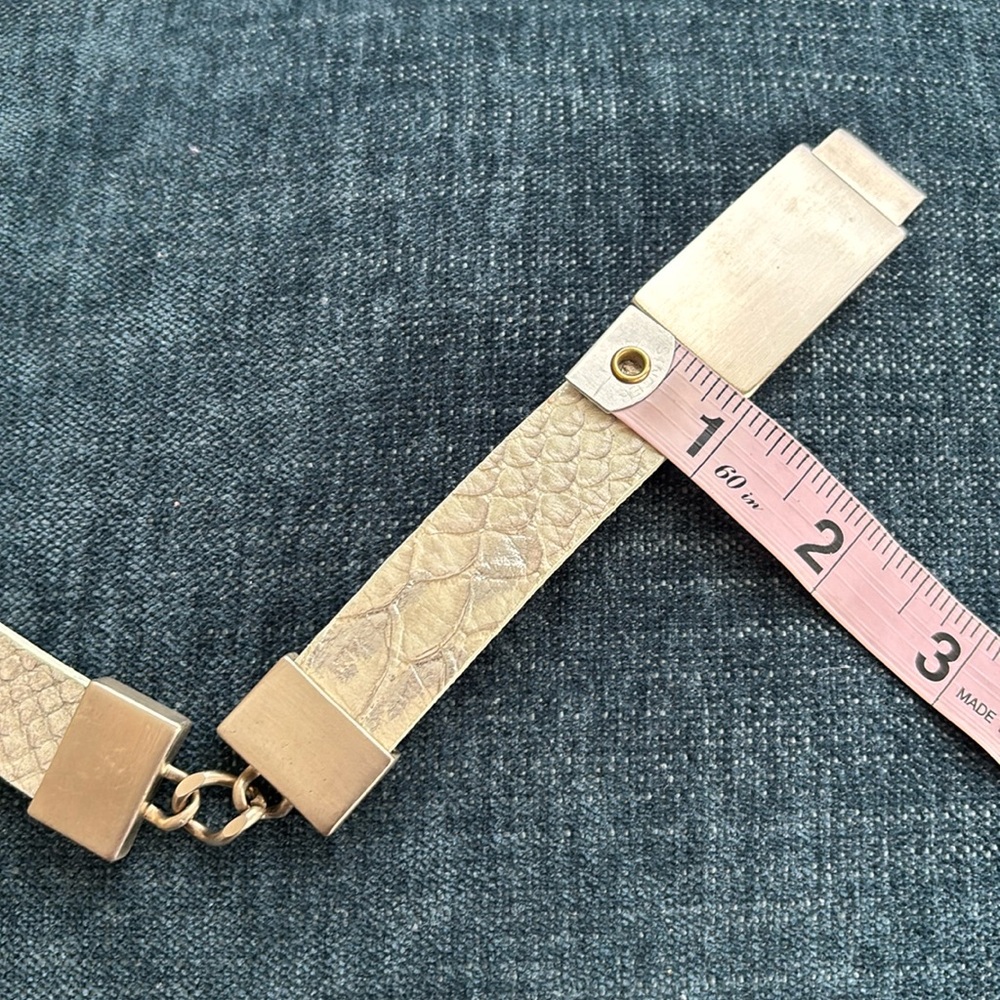 St. John Designer Snakeskin Italian Leather Skinny Belt Size Large Silver Cream - Picture 15 of 16